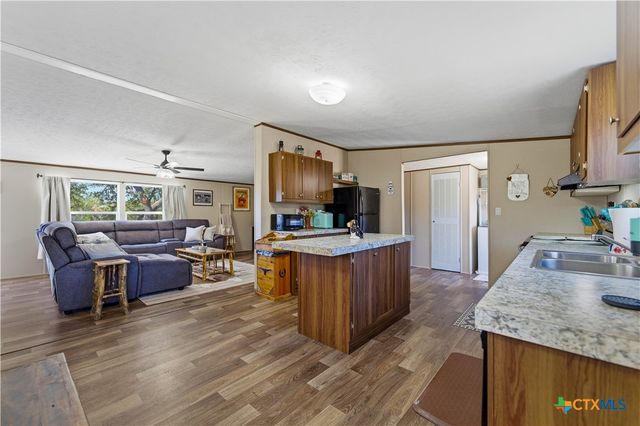 733 Private Road 1507, Bandera, TX 78003