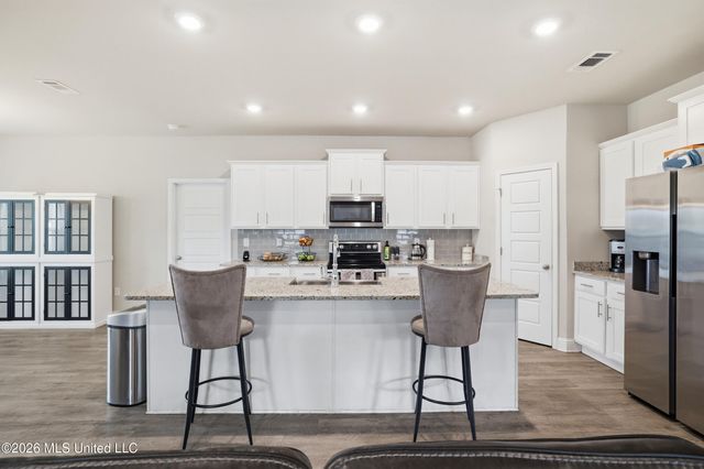 6001 Penni Lane, Ocean Springs, MS 39564