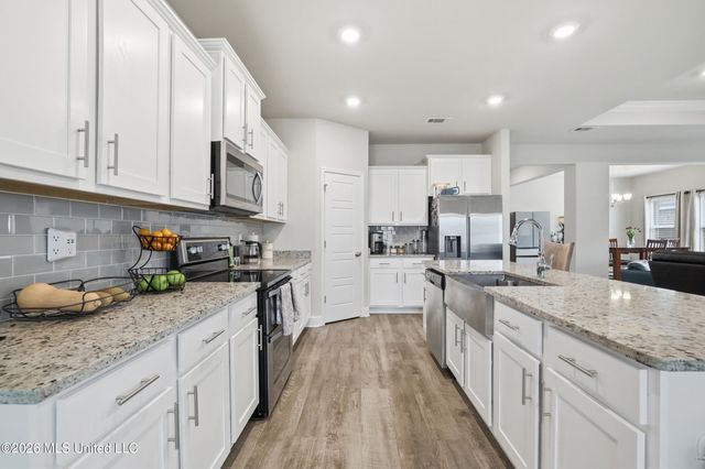 6001 Penni Lane, Ocean Springs, MS 39564