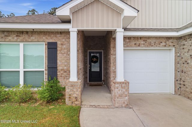 6001 Penni Lane, Ocean Springs, MS 39564