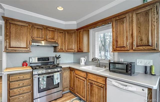 30 Montebello Road, Suffern, NY 10901