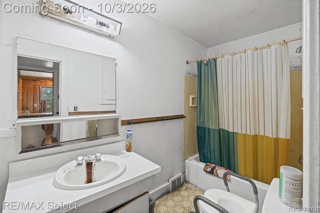 8296 N Center Road, Mount Morris, MI 48458