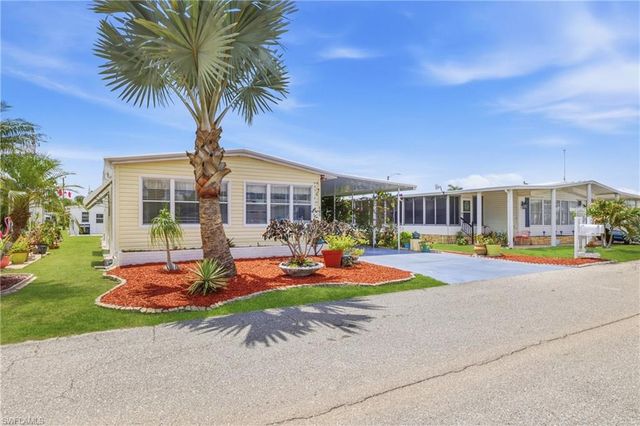 502 Pine Tree CT, North Fort Myers, FL 33917