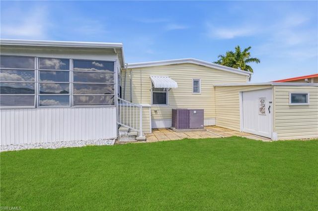 502 Pine Tree CT, North Fort Myers, FL 33917