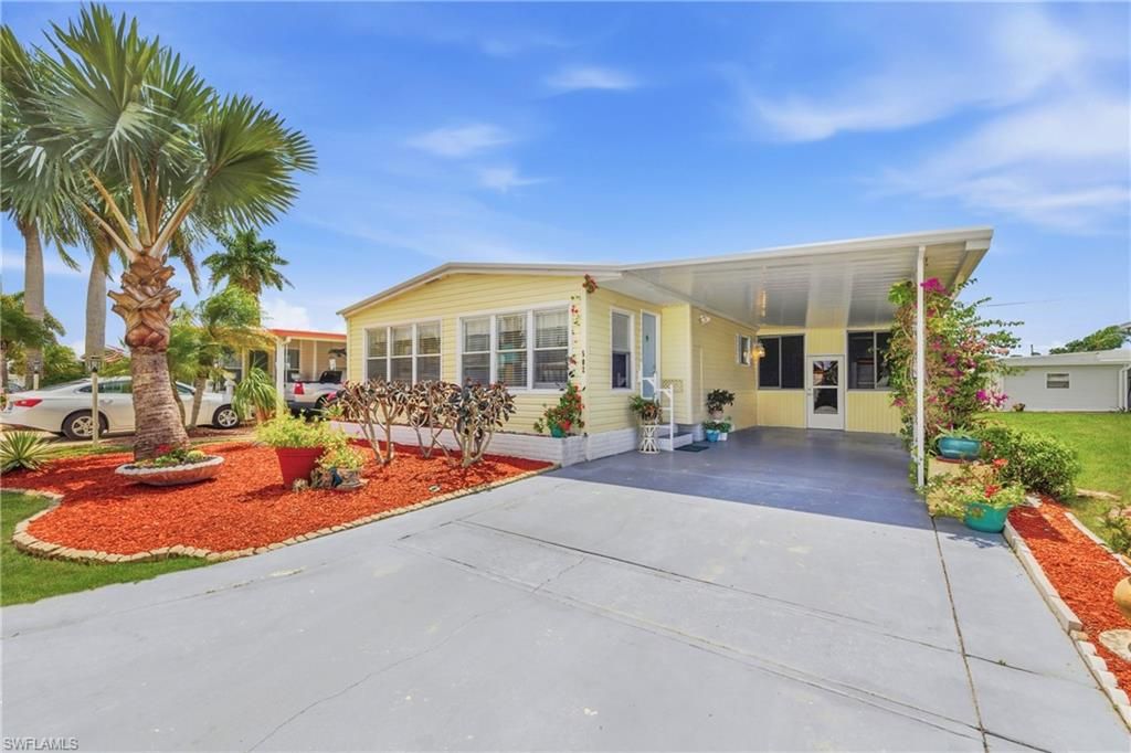 502 Pine Tree CT, North Fort Myers, FL 33917