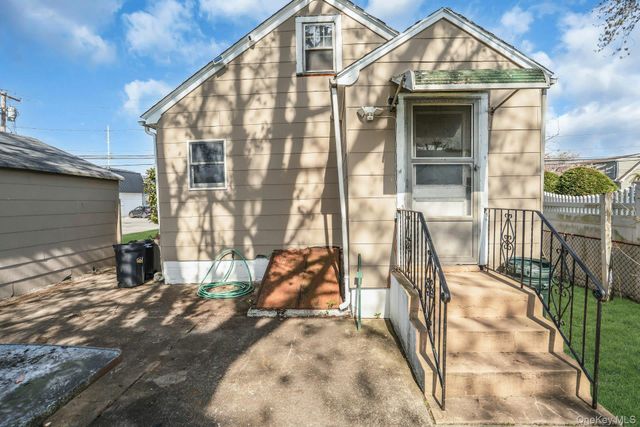 111 S 4th Street, Lindenhurst, NY 11757