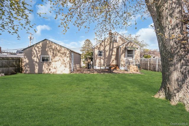 111 S 4th Street, Lindenhurst, NY 11757