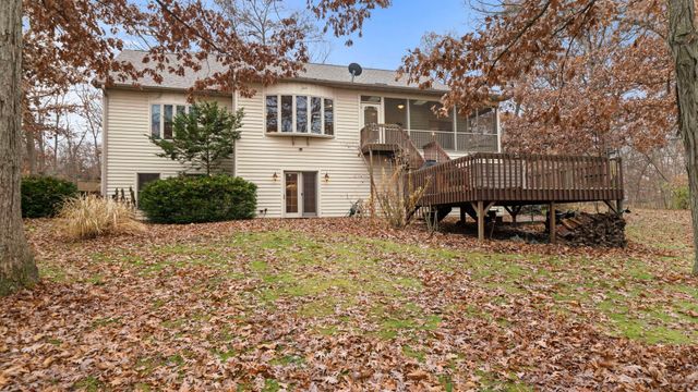 606 SLIPPERY ROCK Drive, Dixon, IL 61021