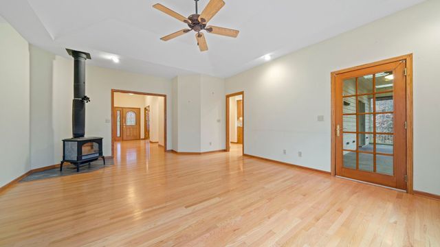 606 SLIPPERY ROCK Drive, Dixon, IL 61021