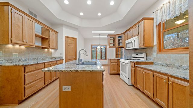 606 SLIPPERY ROCK Drive, Dixon, IL 61021