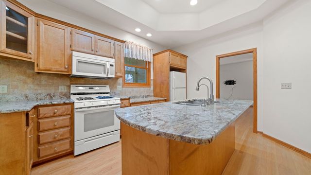 606 SLIPPERY ROCK Drive, Dixon, IL 61021