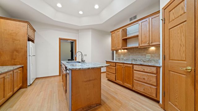 606 SLIPPERY ROCK Drive, Dixon, IL 61021