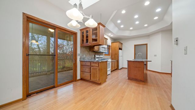 606 SLIPPERY ROCK Drive, Dixon, IL 61021