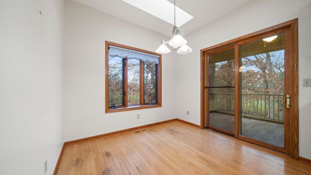 606 SLIPPERY ROCK Drive, Dixon, IL 61021