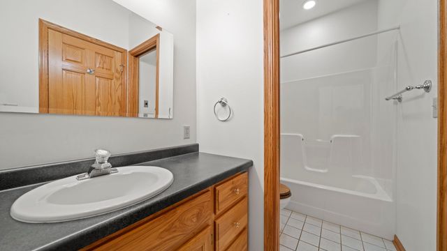 606 SLIPPERY ROCK Drive, Dixon, IL 61021