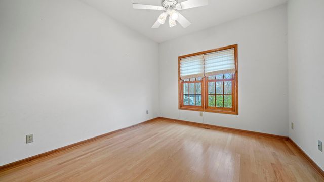 606 SLIPPERY ROCK Drive, Dixon, IL 61021