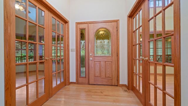 606 SLIPPERY ROCK Drive, Dixon, IL 61021