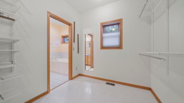 606 SLIPPERY ROCK Drive, Dixon, IL 61021