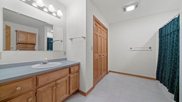 606 SLIPPERY ROCK Drive, Dixon, IL 61021