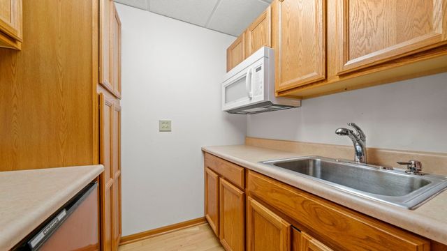 606 SLIPPERY ROCK Drive, Dixon, IL 61021