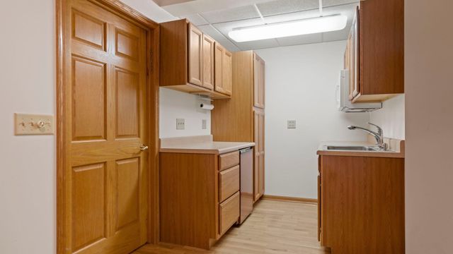 606 SLIPPERY ROCK Drive, Dixon, IL 61021