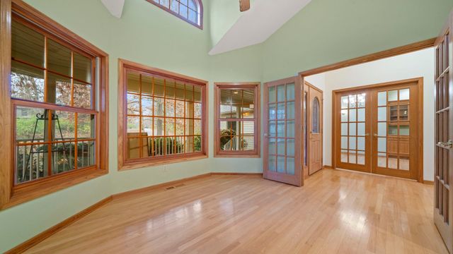 606 SLIPPERY ROCK Drive, Dixon, IL 61021