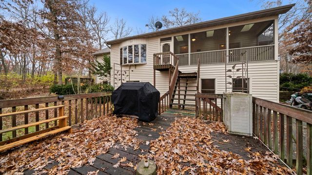 606 SLIPPERY ROCK Drive, Dixon, IL 61021