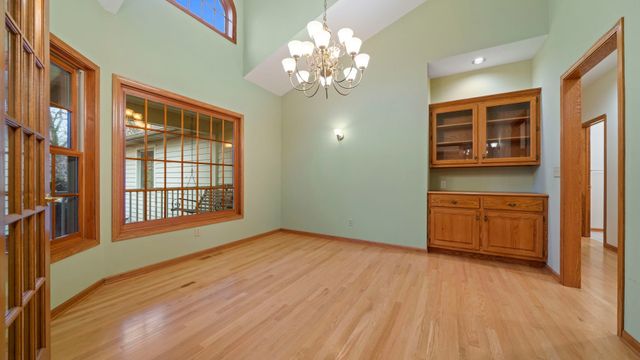 606 SLIPPERY ROCK Drive, Dixon, IL 61021