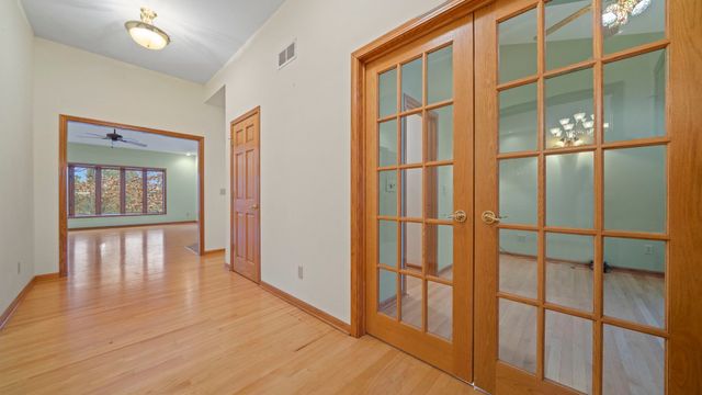 606 SLIPPERY ROCK Drive, Dixon, IL 61021