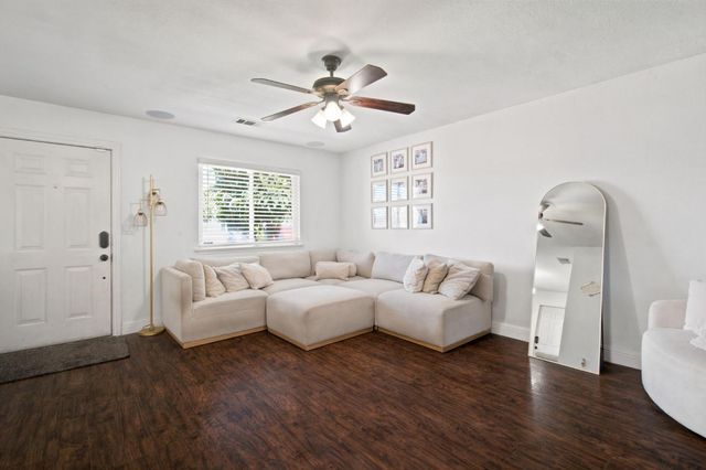 6218 Don Court, Riverbank, CA 95367
