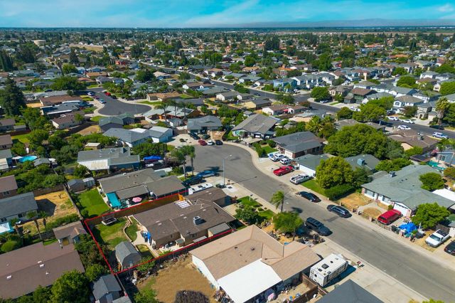 6218 Don Court, Riverbank, CA 95367