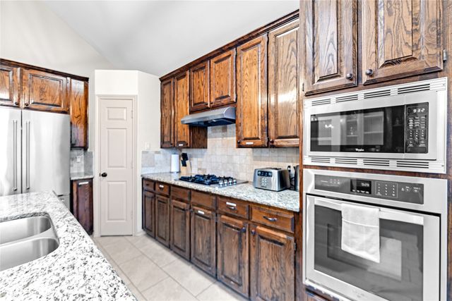 5202 Heatherdale Drive, Grapevine, TX 76051
