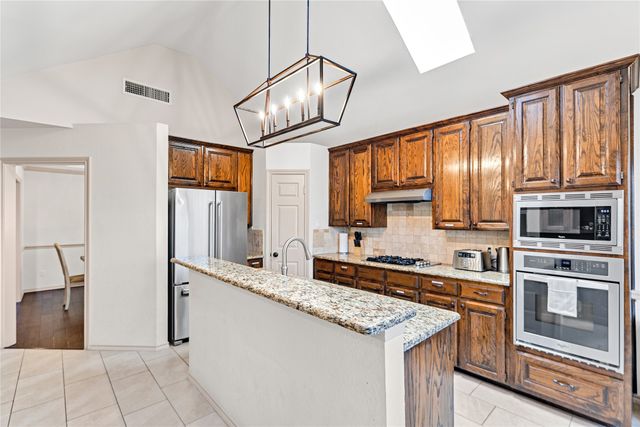 5202 Heatherdale Drive, Grapevine, TX 76051