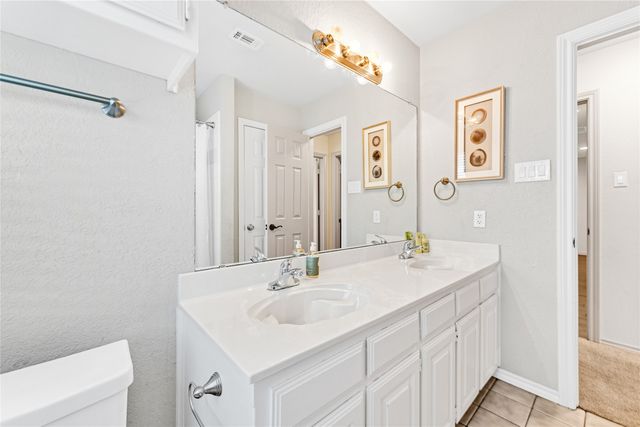 5202 Heatherdale Drive, Grapevine, TX 76051