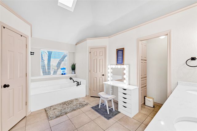 5202 Heatherdale Drive, Grapevine, TX 76051