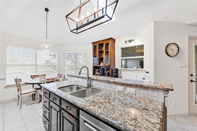 5202 Heatherdale Drive, Grapevine, TX 76051
