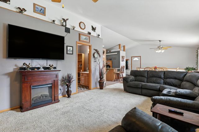 13760 TRIPLE S DR, Rapid City, SD 57702