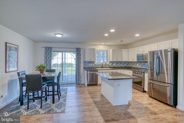 51 LULU LN, Dover, DE 19901