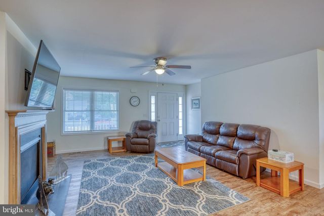 51 LULU LN, Dover, DE 19901