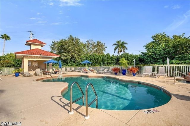 2740 Cypress Trace CIR 2725S, Naples, FL 34119