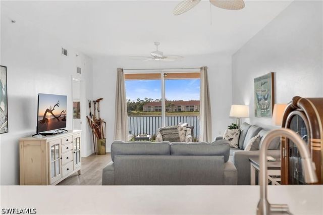 2740 Cypress Trace CIR 2725S, Naples, FL 34119