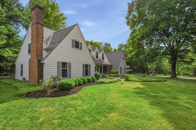 304 Fieldstone ROAD, Delafield, WI 53018