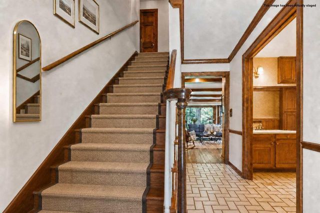304 Fieldstone ROAD, Delafield, WI 53018