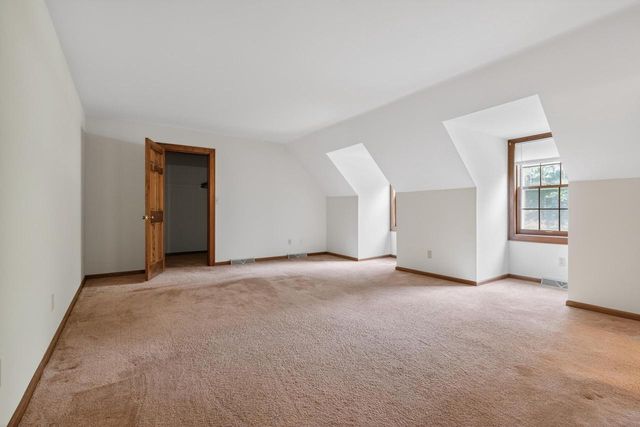 304 Fieldstone ROAD, Delafield, WI 53018