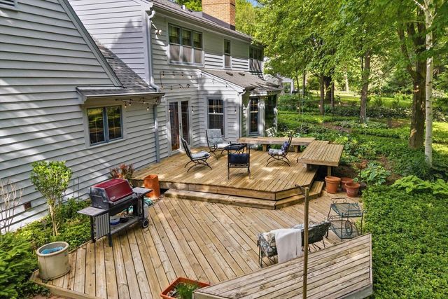 304 Fieldstone ROAD, Delafield, WI 53018