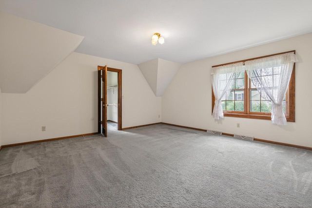304 Fieldstone ROAD, Delafield, WI 53018