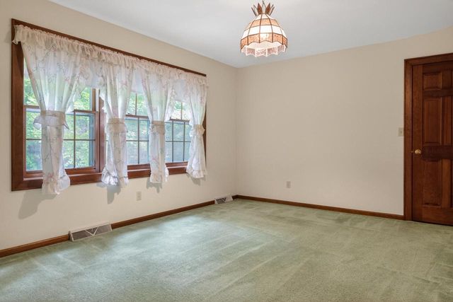 304 Fieldstone ROAD, Delafield, WI 53018