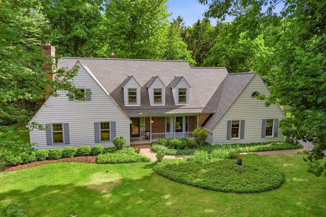 304 Fieldstone ROAD, Delafield, WI 53018