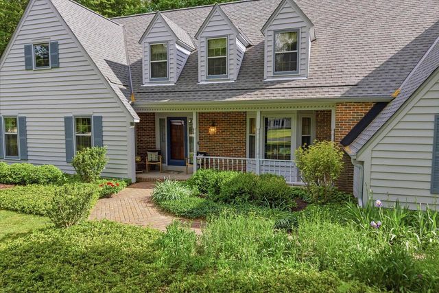 304 Fieldstone ROAD, Delafield, WI 53018