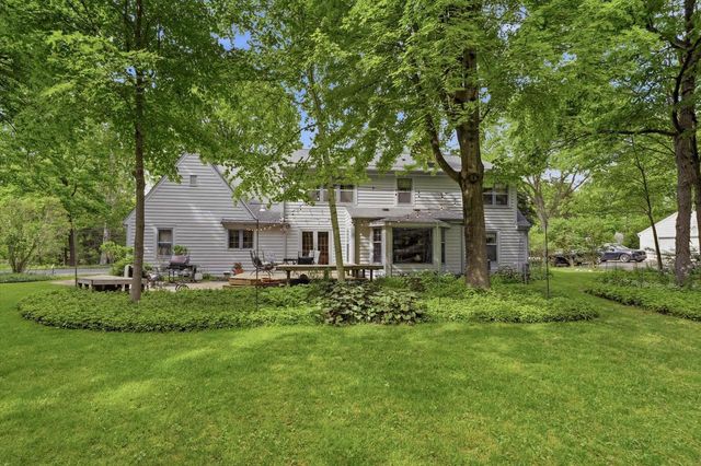 304 Fieldstone ROAD, Delafield, WI 53018